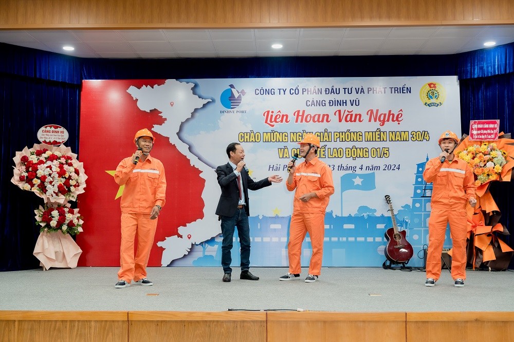 Bến cảng quê hương tôi - Tam ca Đội Bốc xếp